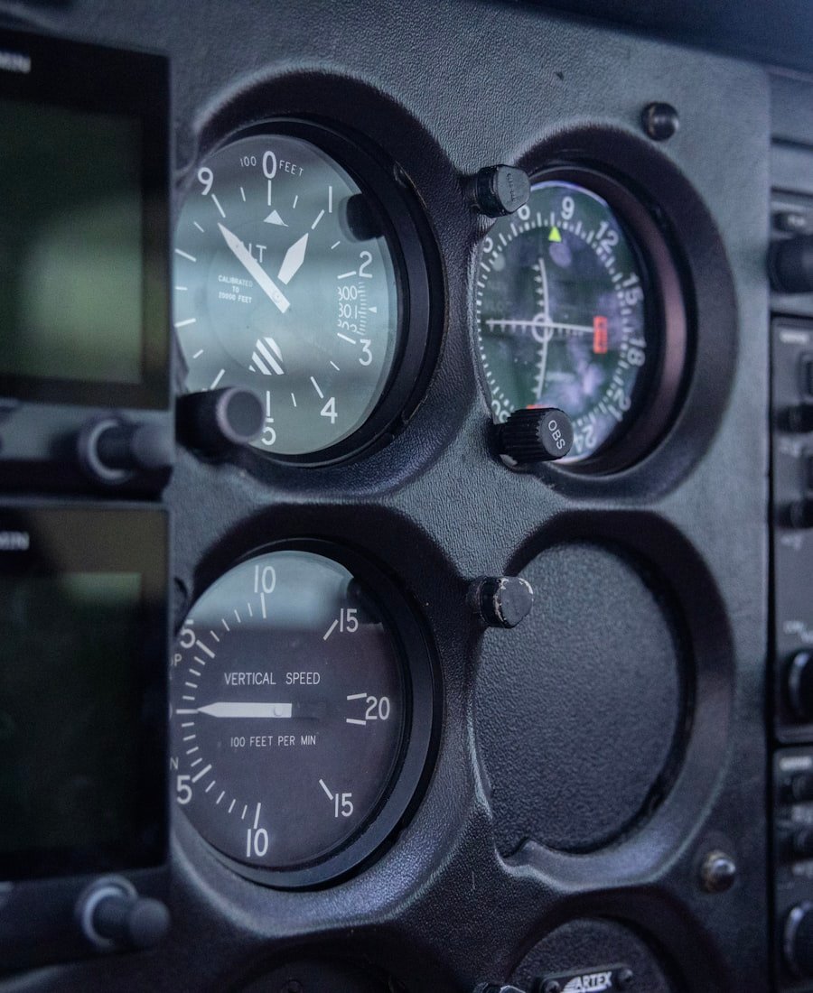 Strumenti analogici sul cruscotto di un aeromobile